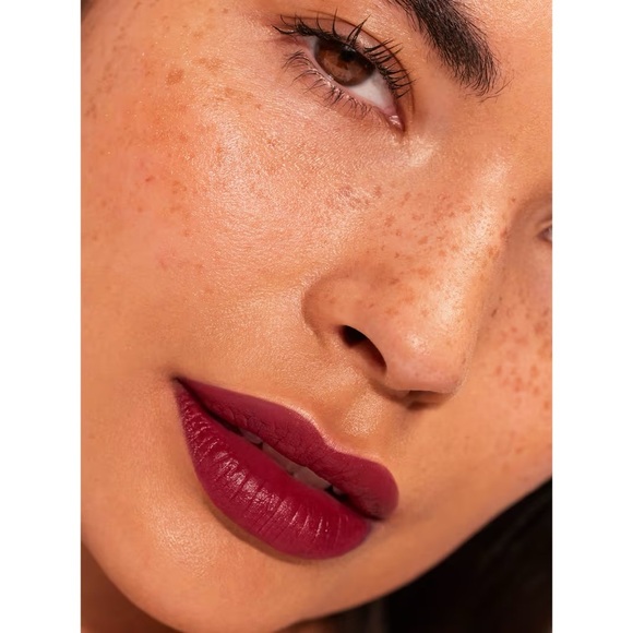 Beautycounter ‘Powerful’ Statement Maker Satin Lipstick - Picture 3 of 8